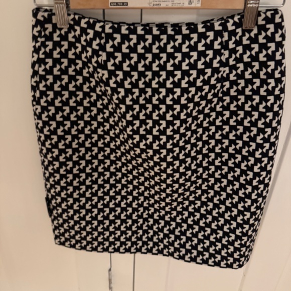 Off-White c/o Virgil Abloh Women's Black Ladies Abstract-Print Wrap Skirt, - Picture 5 of 6